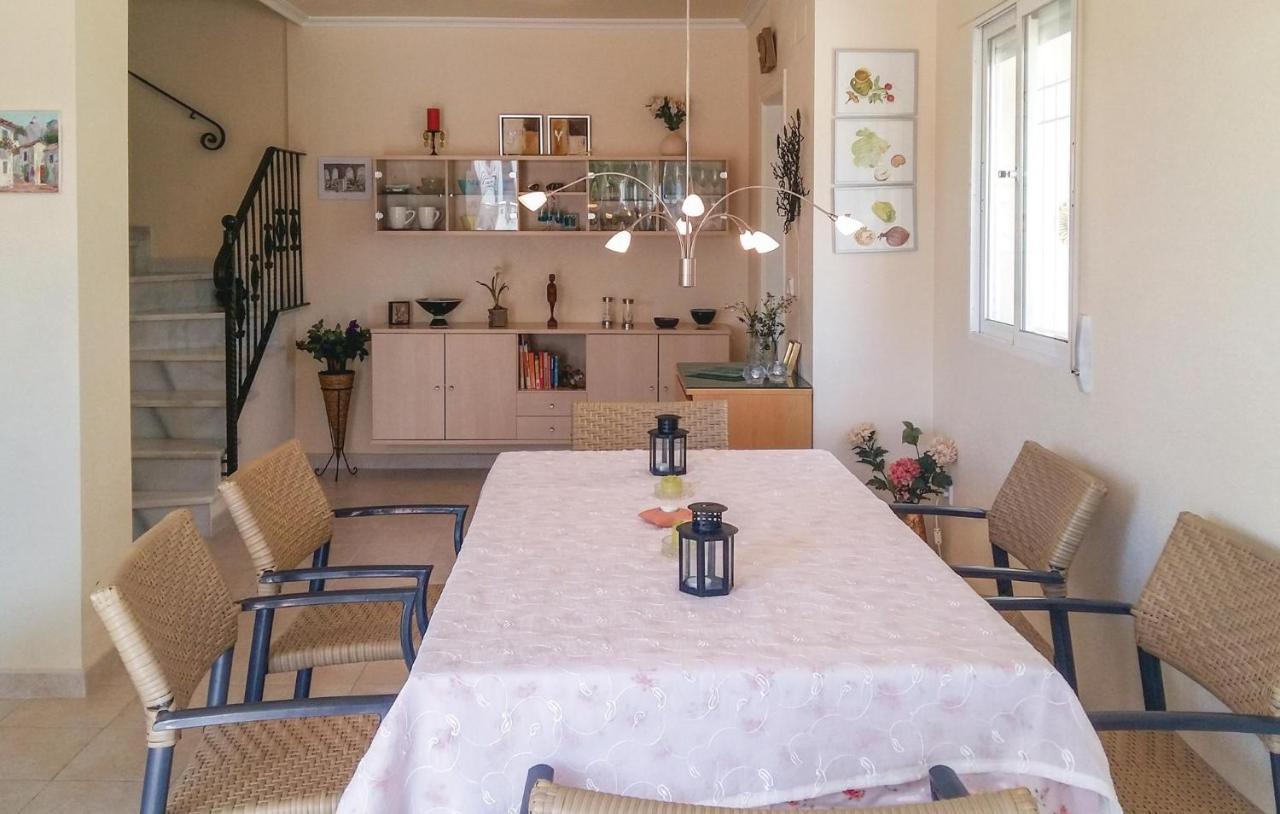 Cozy Home In Orihuela Costa With Kitchen Dehesa de Campoamor  Eksteriør bilde